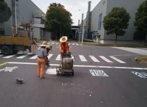 蘇州廠區(qū)大門口劃線標(biāo)準(zhǔn)有哪些? 蘇州廠區(qū)大門口劃線標(biāo)準(zhǔn)有哪些?