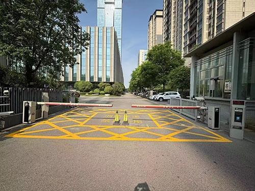 車(chē)位劃線(xiàn)人員需要什么證件？ 確保安全有序停車(chē)的重要保障