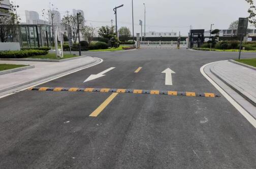 蘇州工廠地面劃線,選飛揚市政,專業(yè)施工,安全無憂! 蘇州工廠地面劃線,選飛揚市政,專業(yè)施工,安全無憂!